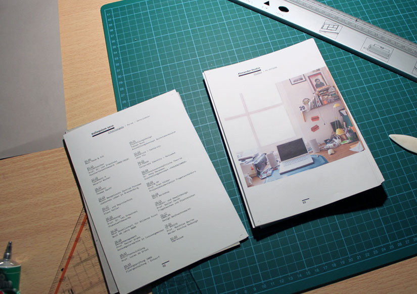 Dokumentation fürs Kolloquium – Insgesamt 18 ausgewählte Kurse/Projekte, die in den letzten 3 Semestern im Grundstudium entstanden sind. Format: DIN A5. Papier: Steinbeis TrendWhite 80g/m2. Druck: InkJet. Bindung: „Japanische“ / Ringbindung. (FH Potsdam, 2010)
