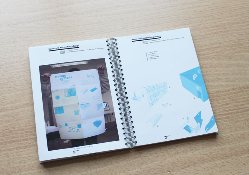 Dokumentation fürs Kolloquium – Insgesamt 18 ausgewählte Kurse/Projekte, die in den letzten 3 Semestern im Grundstudium entstanden sind. Format: DIN A5. Papier: Steinbeis TrendWhite 80g/m2. Druck: InkJet. Bindung: „Japanische“ / Ringbindung. (FH Potsdam, 2010)