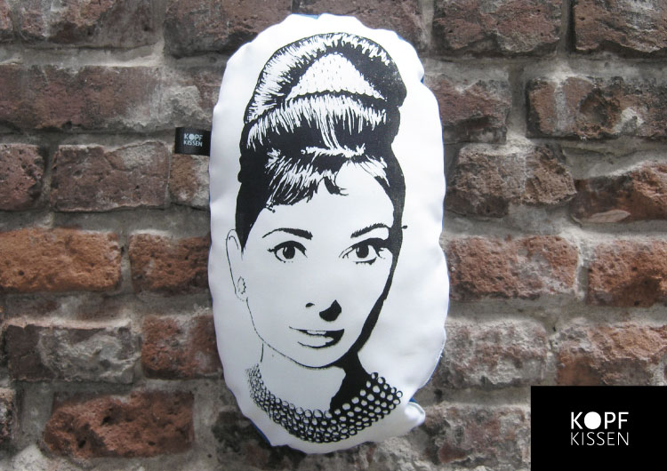 KOPFKISSEN – AUDREY, ca. 40x25x8cm, Farben: weiß und rosa erhältlich. Hier bestellen!